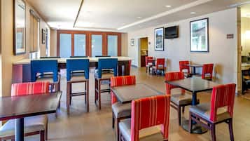 Desayuno buffet todos los días (con cargo)