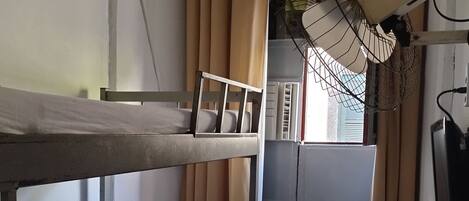 Rom – superior (Confort) | Skrivebord, wi-fi (inkludert) og sengetøy