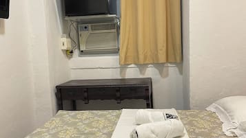 Quarto casal | Escrivaninha, Wi-Fi de cortesia, roupa de cama
