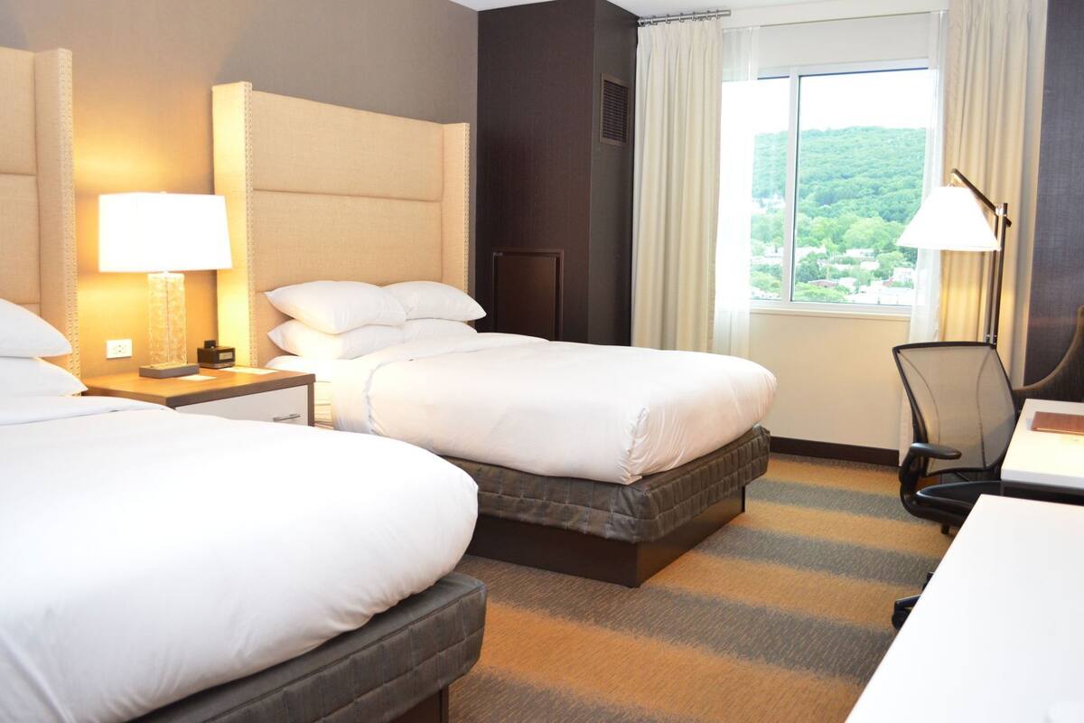 Premium bedding, in-room safe, desk, blackout drapes