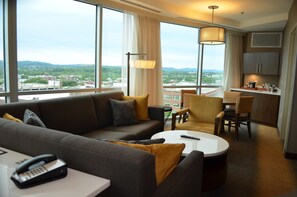 King, Suite | Living room | 42-inch flat-screen TV with cable channels, TV, iPod dock