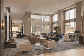 Lobby - Embassy Suites by Hilton The Woodlands at Hughes Landing (The Woodlands)