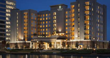 Embassy Suites by Hilton The Woodlands at Hughes Landing