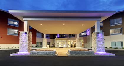 Holiday Inn Express & Suites Galesburg by IHG