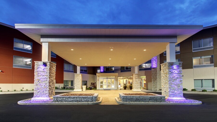 Holiday Inn Express & Suites Galesburg by IHG