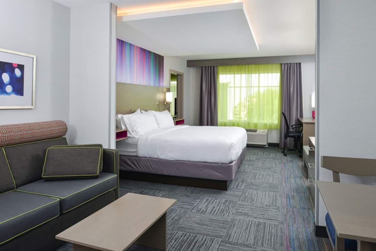 Suite, 1 King Bed | Desk, blackout curtains, iron/ironing board, rollaway beds