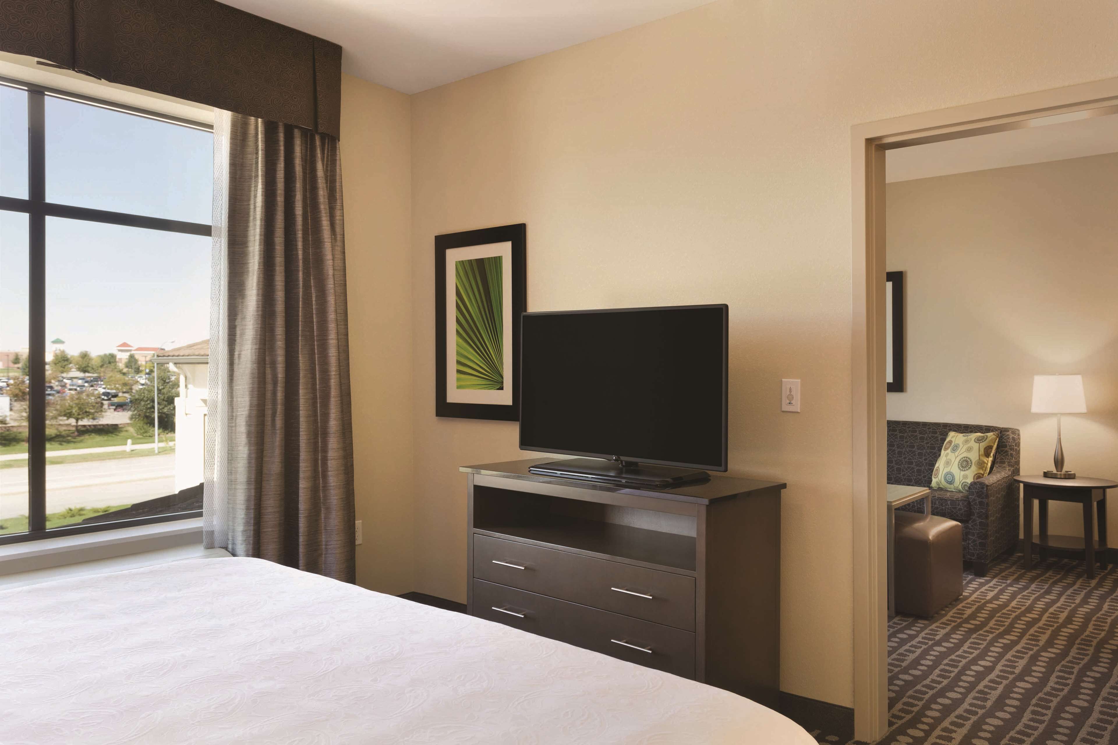 suite, 1 bedroom | in-room safe, desk, iron/ironing board, free rollaway beds