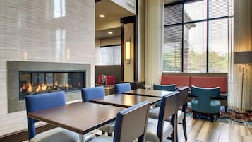 Esmorzar diari d'estil bufet gratuït