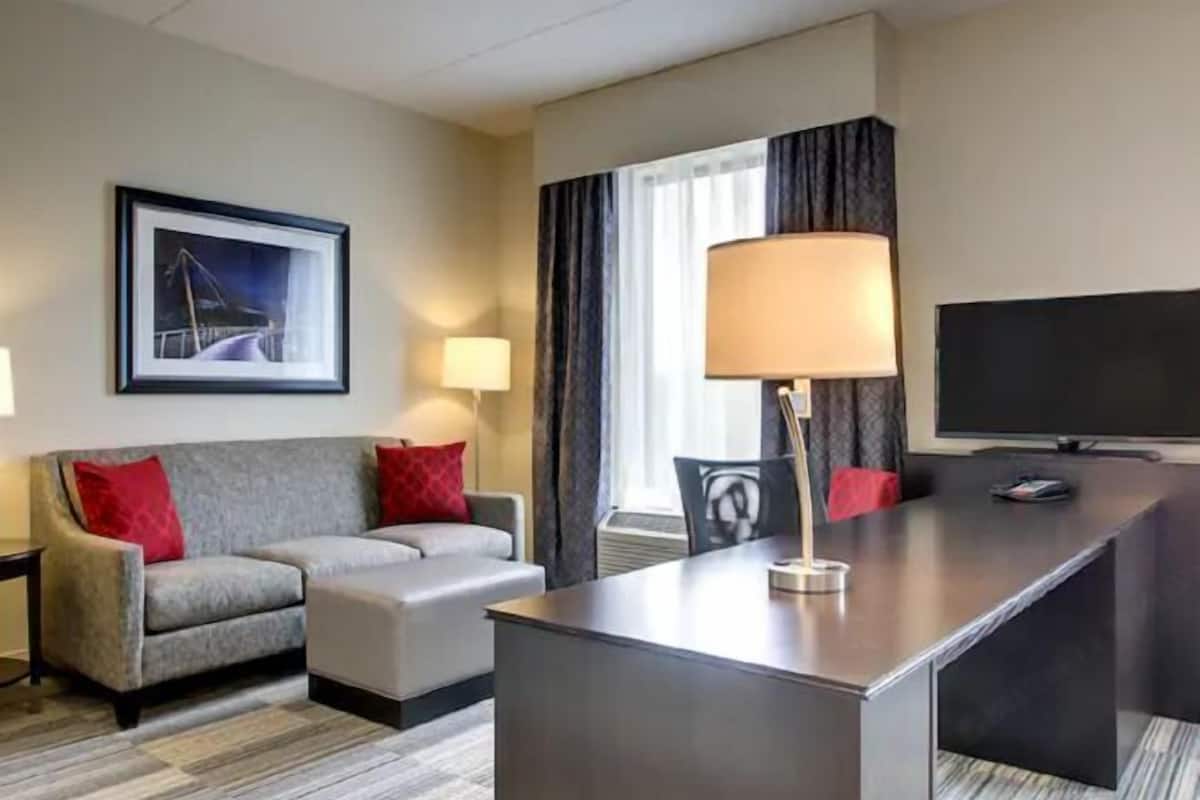 Living area | 42-inch flat-screen TV with cable channels, TV, pay movies