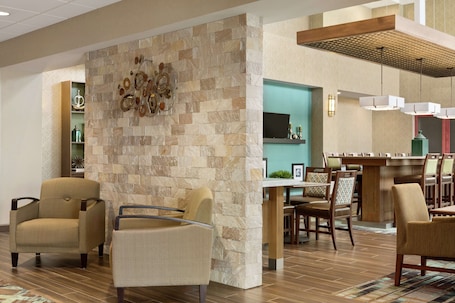 Lobby. Hampton Inn & Suites Minooka