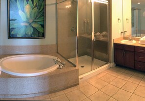 Towels - Laketown Wharf by Emerald View Resorts (Panama City Beach)