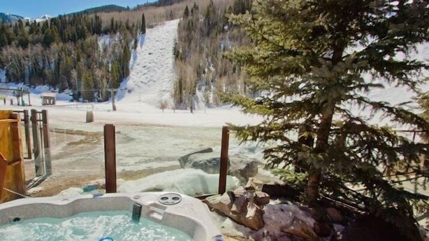 Outdoor spa tub - Double Diamond by Telluride Alpine Lodging (Telluride)