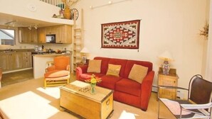 Lobby sitting area - Double Diamond by Telluride Alpine Lodging (Telluride)