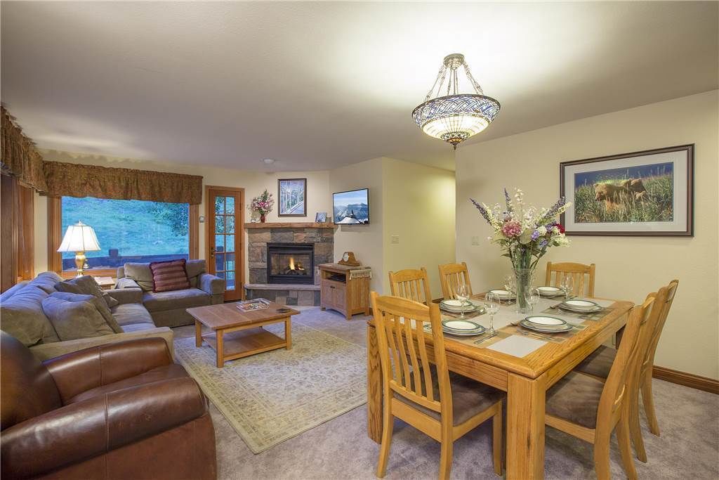 2 Bedroom/2 Bathroom Silver Condominium | Iron/ironing board