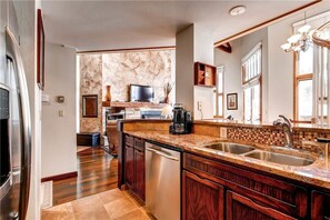 Condo, 2 Bedrooms, 2 Bathrooms (Ski-In/Ski-Out) | Premium bedding