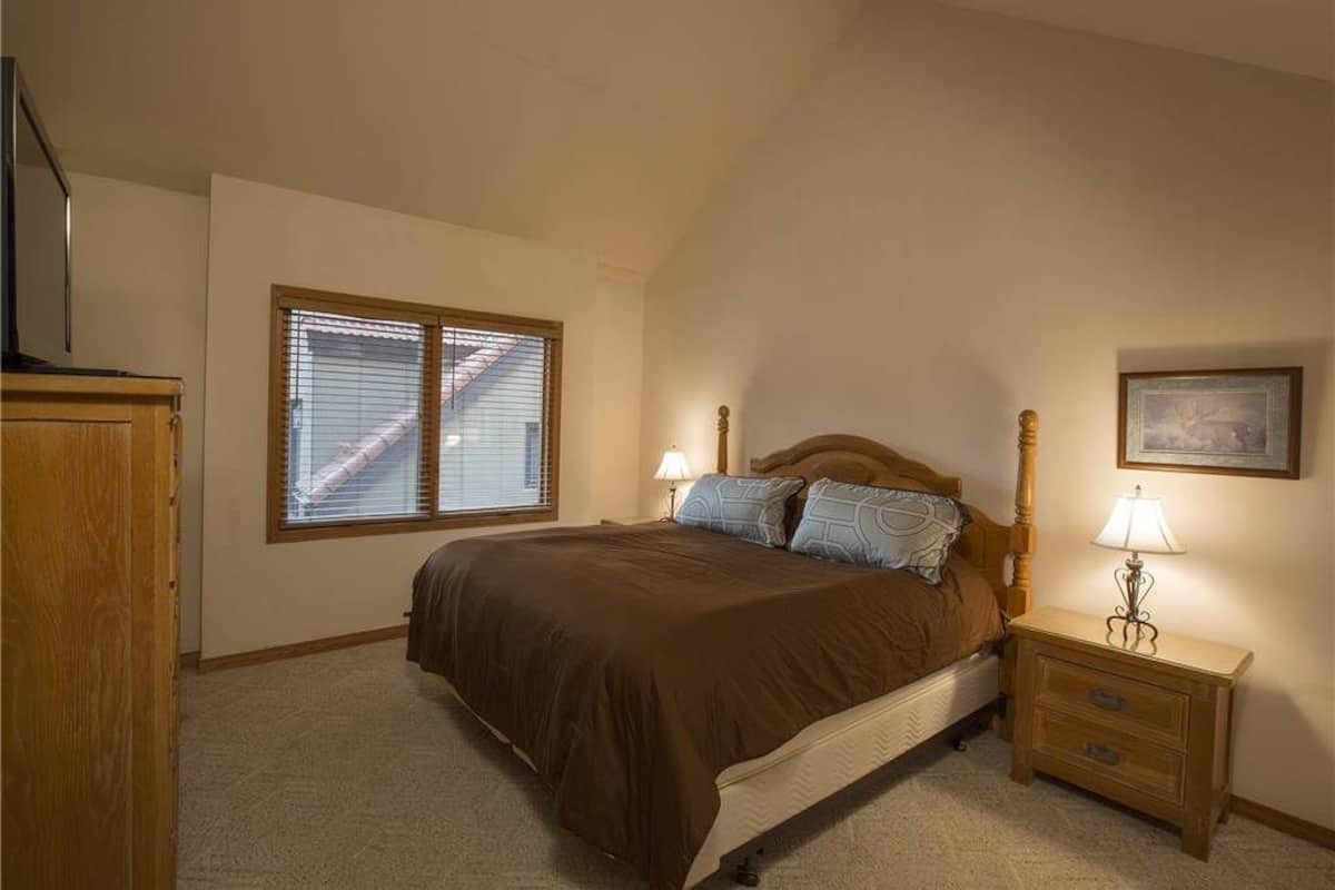 3 Bedroom/3 Bathroom Ski-In/Out Condo | Ylelliset vuodevaatteet