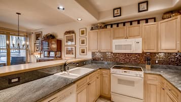 Condo, 2 Bedrooms | Private kitchen | Fridge, microwave, oven, stovetop