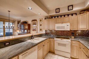Condo, 2 Bedrooms | Private kitchen