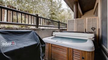 Condo, 2 Bedrooms | Private spa tub