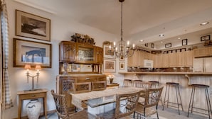 Condo, 2 Bedrooms | Dining