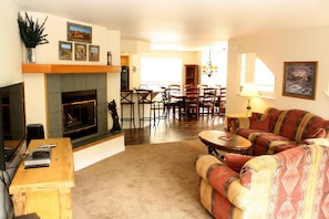 Townhome, 4 Bedrooms | Living room | Flat-screen TV, fireplace, DVD player