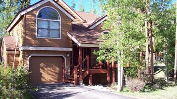 Nhà, 3 phòng ngủ | Ngoại thất