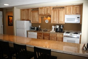 LÀgenhet - 3 sovrum | Eget kök | Stort kylskÄp, mikrovÄgsugn, ugn och spishÀll