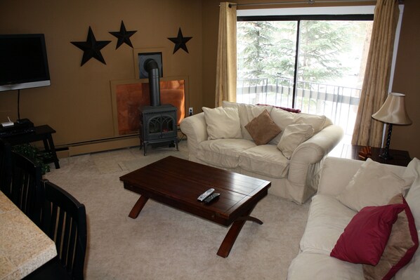 Condo, 3 Bedrooms | Living room | Flat-screen TV, fireplace, DVD player - Goldcamp II 83D - 3BR Condo (Breckenridge)