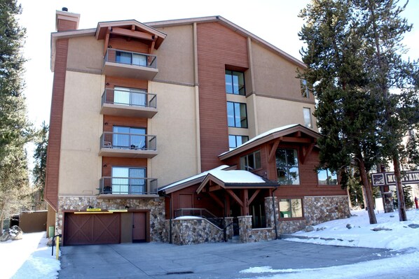 콘도, 침실 2개 | 외관