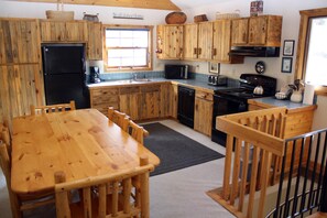 House, 3 Bedrooms | Private kitchen | Full-size fridge, microwave, oven, stovetop - Rocky Ridge Chalet By Peak Property Management (Breckenridge)