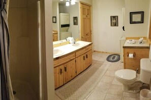 Ducha, secador de pelo, toallas