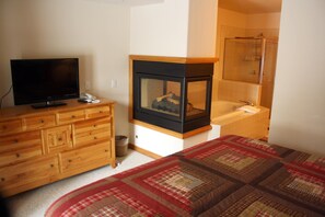House, 3 Bedrooms | 1 bedroom, desk, iron/ironing board, free WiFi - White Wolf 890 By Peak Property Management (Breckenridge)