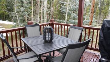 House, 3 Bedrooms | Balcony
