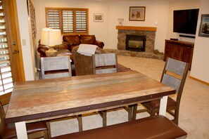 Condo, 2 Bedrooms | Living room