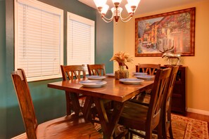 Condo, 3 Bedrooms | In-room dining