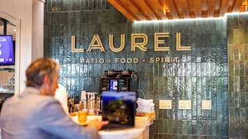 Aperto a colazione, pranzo e cena, cucina italiana