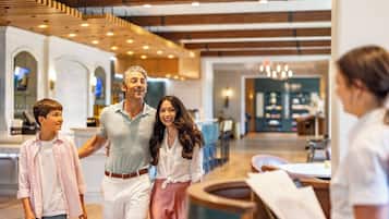 Breakfast, lunch, dinner served; Italian cuisine