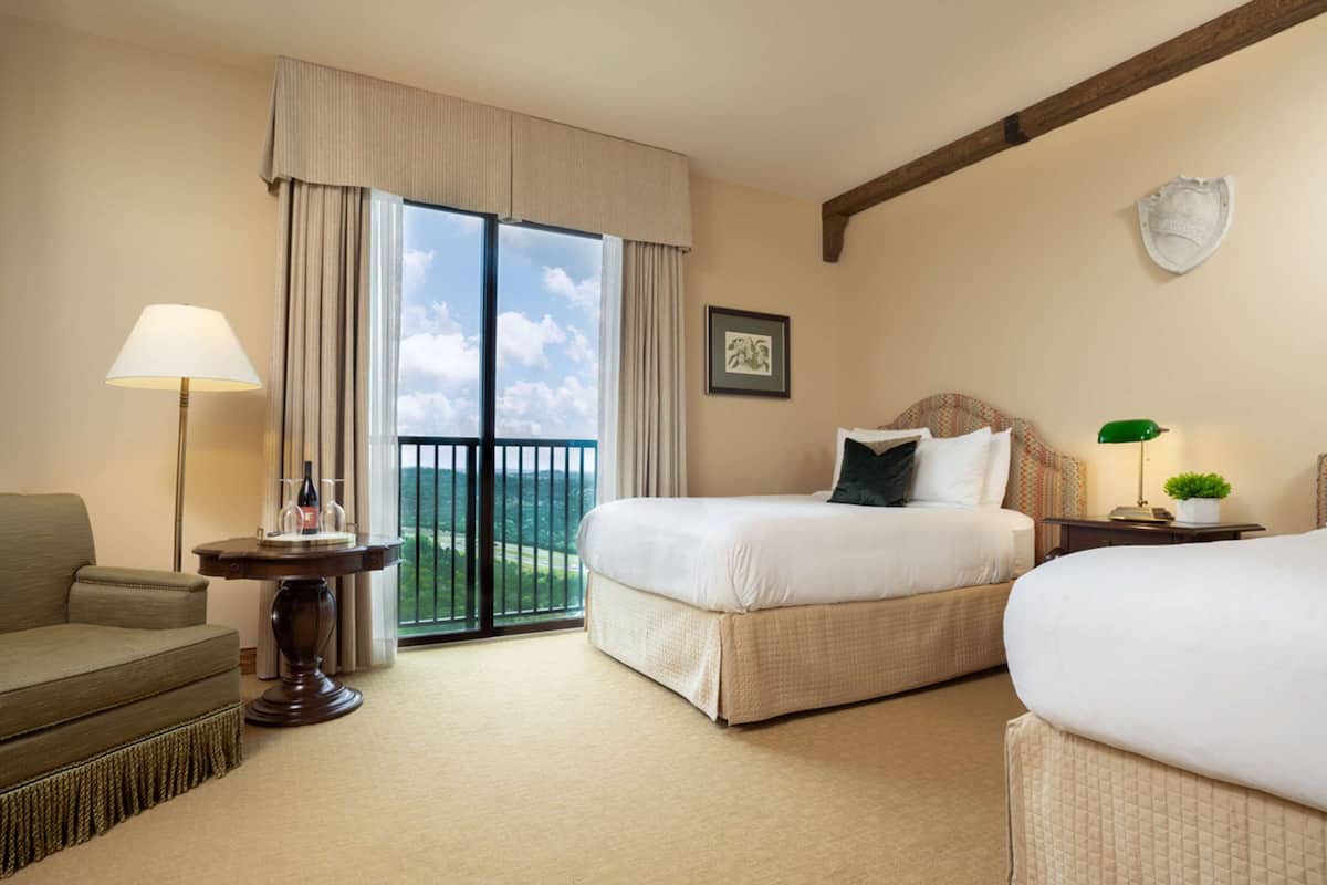 1 bedroom, premium bedding, in-room safe, desk