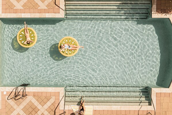 Outdoor pool - Hotel Viata (Austin)