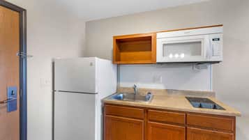 Standard Studio, Non Smoking, Refrigerator & Microwave | Private kitchen