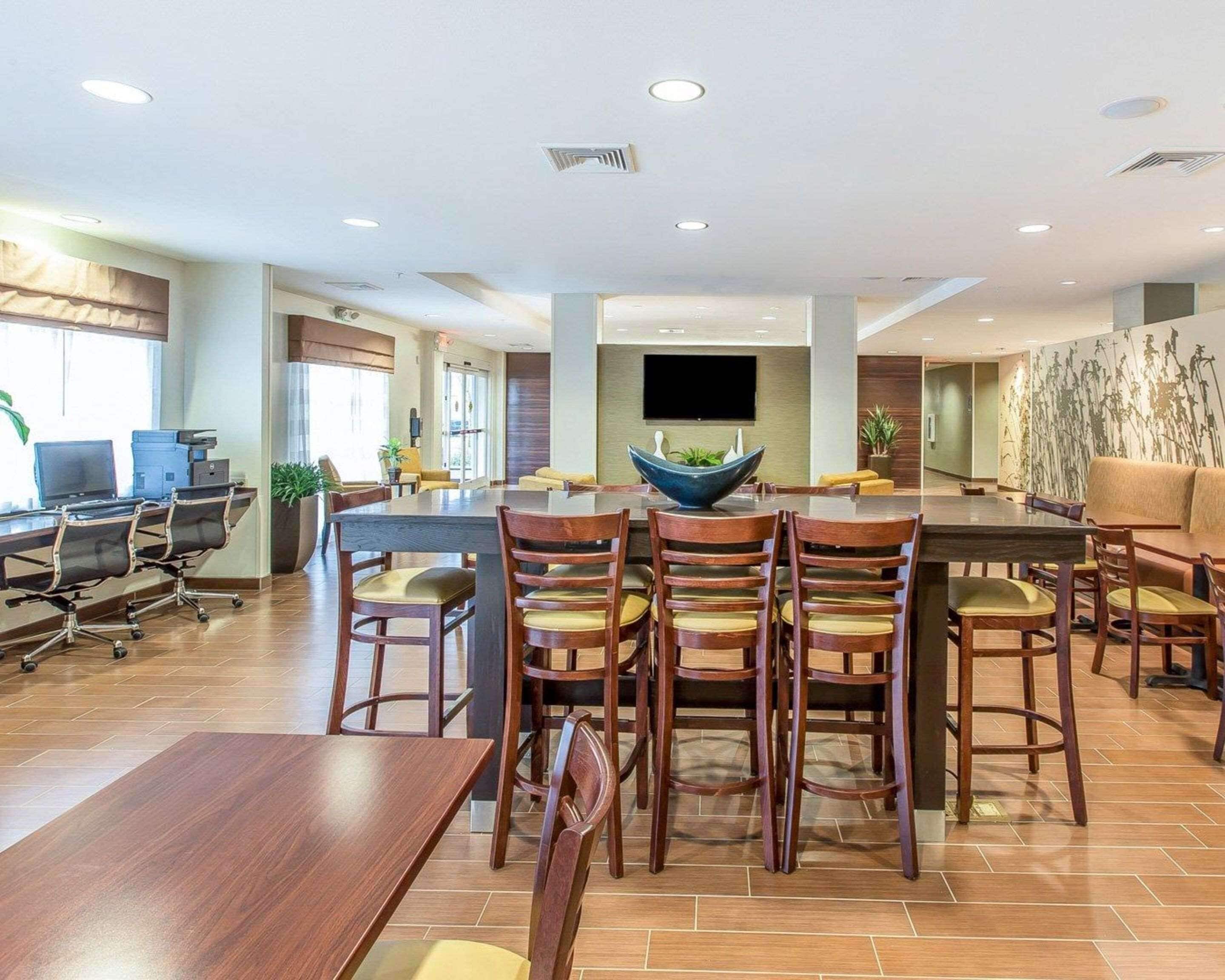 含每日吃到飽早餐