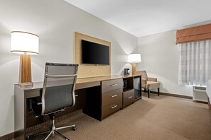 Premium bedding, desk, blackout drapes, iron/ironing board - Sleep Inn & Suites Jasper I-22 (Jasper)