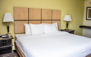 Down duvets, in-room safe, desk, laptop workspace - Candlewood Suites : Overland Park - W 135th St by IHG (Overland Park)