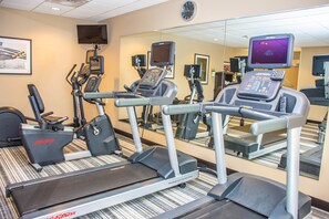 A gym with treadmills, elliptical machines, and a mirrored wall. - Candlewood Suites : Overland Park - W 135th St by IHG (Overland Park)