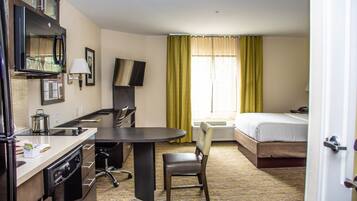Down duvets, in-room safe, desk, laptop workspace