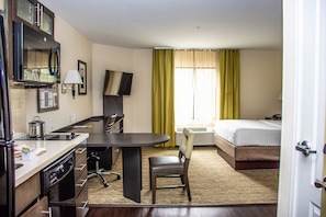 Down comforters, in-room safe, desk, laptop workspace