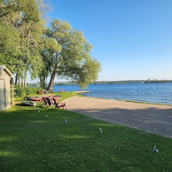 Pantai persendirian