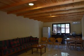 Lunch and dinner served, Middle Eastern cuisine - Graneroverde Resort (Qoubaiyat)