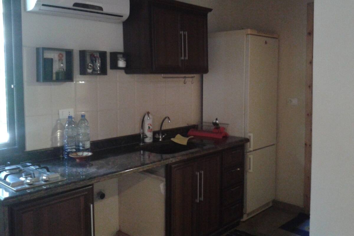 Suite, 1 Bedroom, Mountain View | Dapur peribadi | Peti sejuk, pembancuh kopi/teh