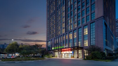 Holiday Inn Express Chongqing University Town by IHG